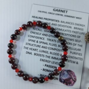 Garnet bracelet with 6mm round beads and small garnet beads