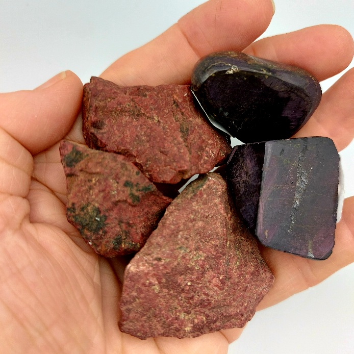 Purpurite rough stone