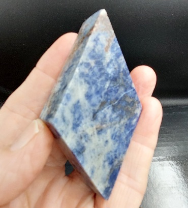 Sodalite diamond 62g