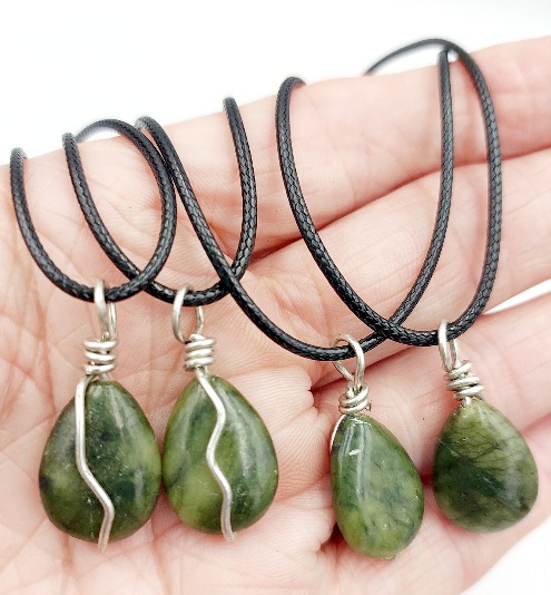 Xinyi Jade Teardrop necklace
