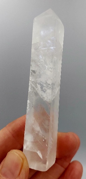 Long, thin polished quartz prism - Image 5