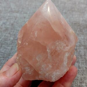 Rose Quartz Cutbase prism 330g