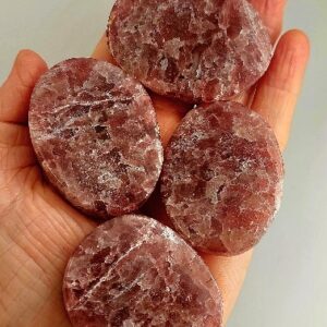 Strawberry Quartz Palmstone 28g